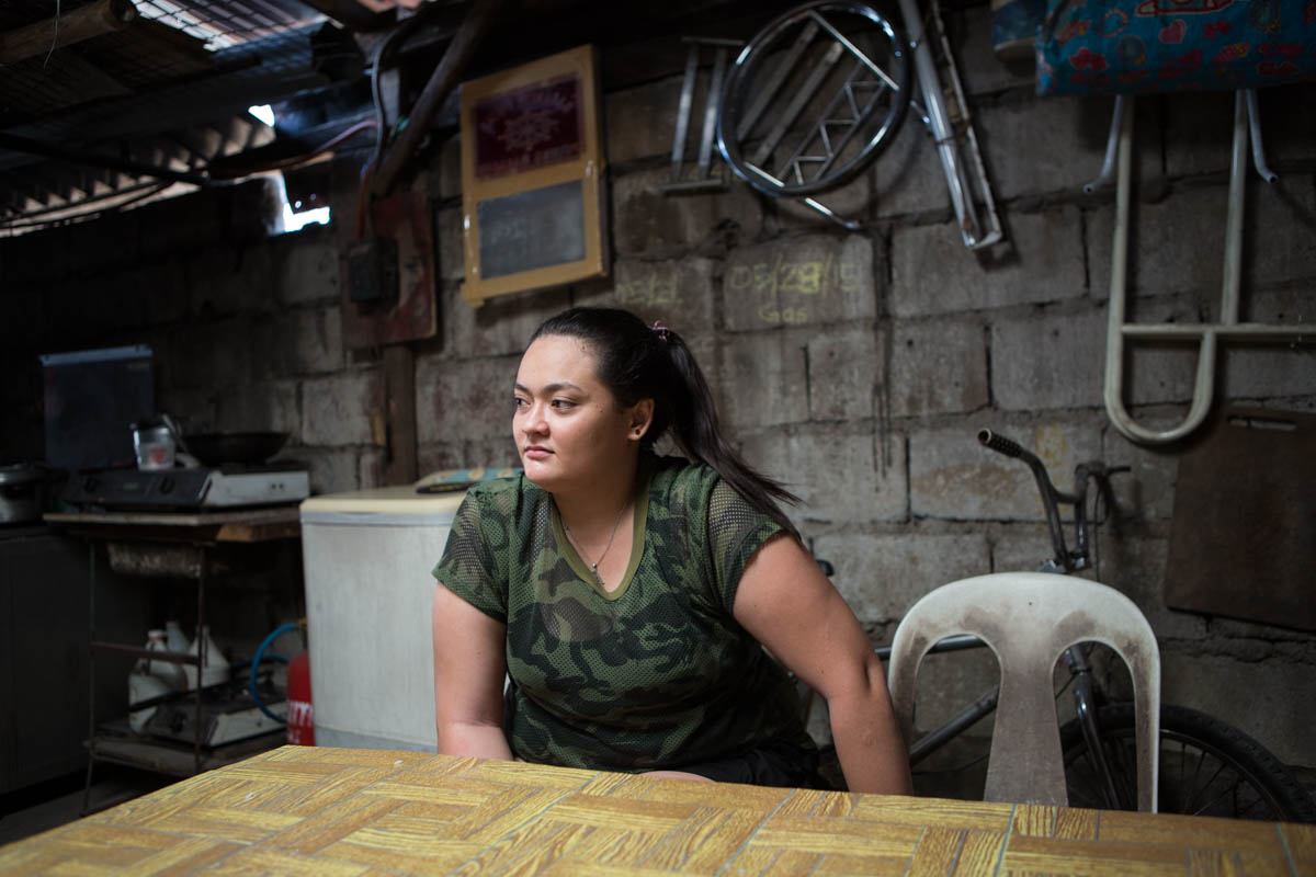 Abigail - Abigail, 21 born from an American father. She has no contact neither support from him.  Angeles City, Philippines, June 2015. - Copyright © © S. Borcard - N. Metraux - Angeles - Central Luzon - Philippines - <A href="https://maps.google.com/?ll=15.173895,120.598867&z=16" target="_blank">(Map Abigail)</A>