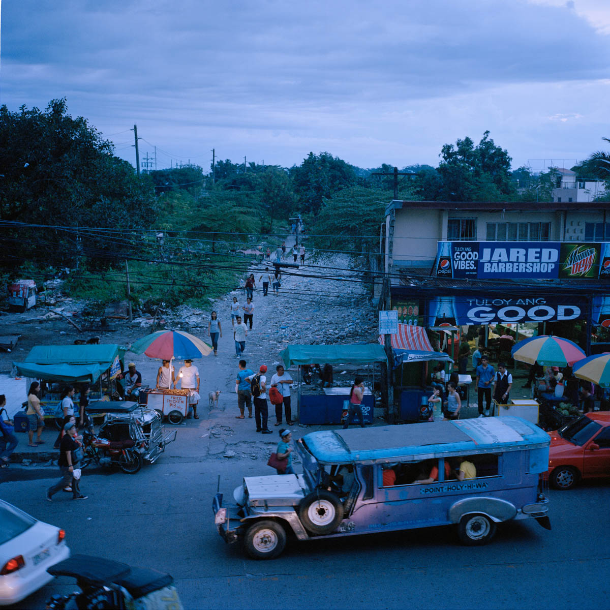 Balibago at dusk - View from Balibago at dusk. The jeepneys are modified US army jeeps from World War II and transformed into long shared taxis. Jeepneys are the most popular means of public transportation in the Philippines. Angeles City, Philippines, August 2014. - Copyright © © S. Borcard - N. Metraux - Angeles - Central Luzon - Philippines - <A href="https://maps.google.com/?ll=15.168055,120.586388&z=16" target="_blank">(Map Balibago at dusk)</A>