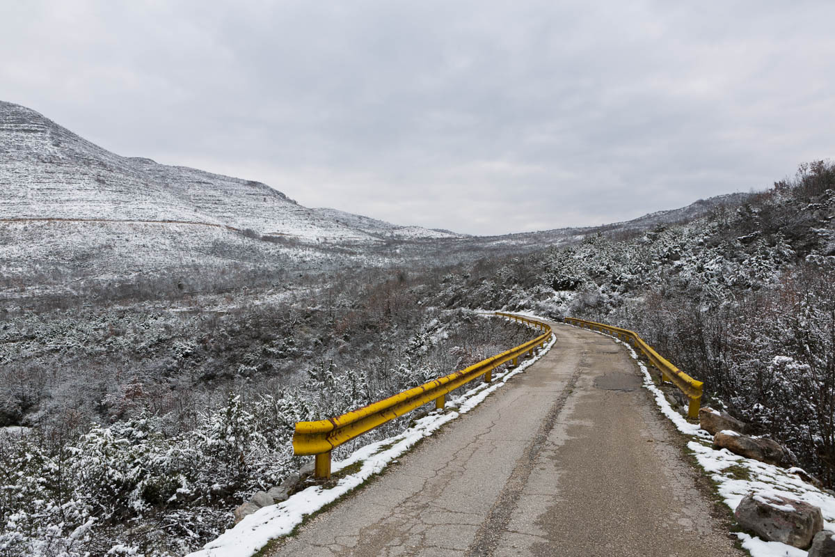 Last snow of the year in Bosnia - The last snow of the season covers the scrubland of southern Bosnia and Herzegovina. Near Neum, March 2013 - Copyright © © S. Borcard - N. Metraux - Trebinje - Federacija Bosna i Hercegovina - Bosnie-Herzégovine - 