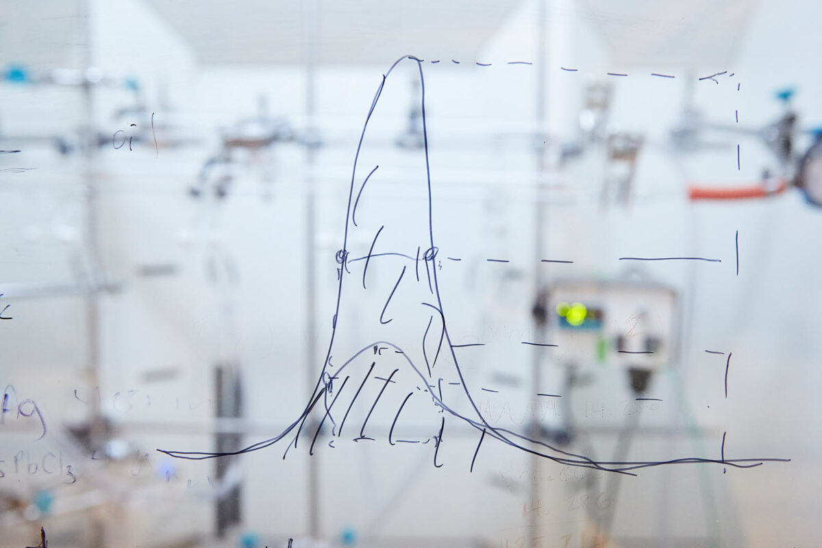  - The lab bench windows are often used as a whiteboard for scientists to take their notes EPFL Sion, January 2020. - Copyright © © S. Borcard - N. Metraux - Sion - Canton de Valais - Suisse - 