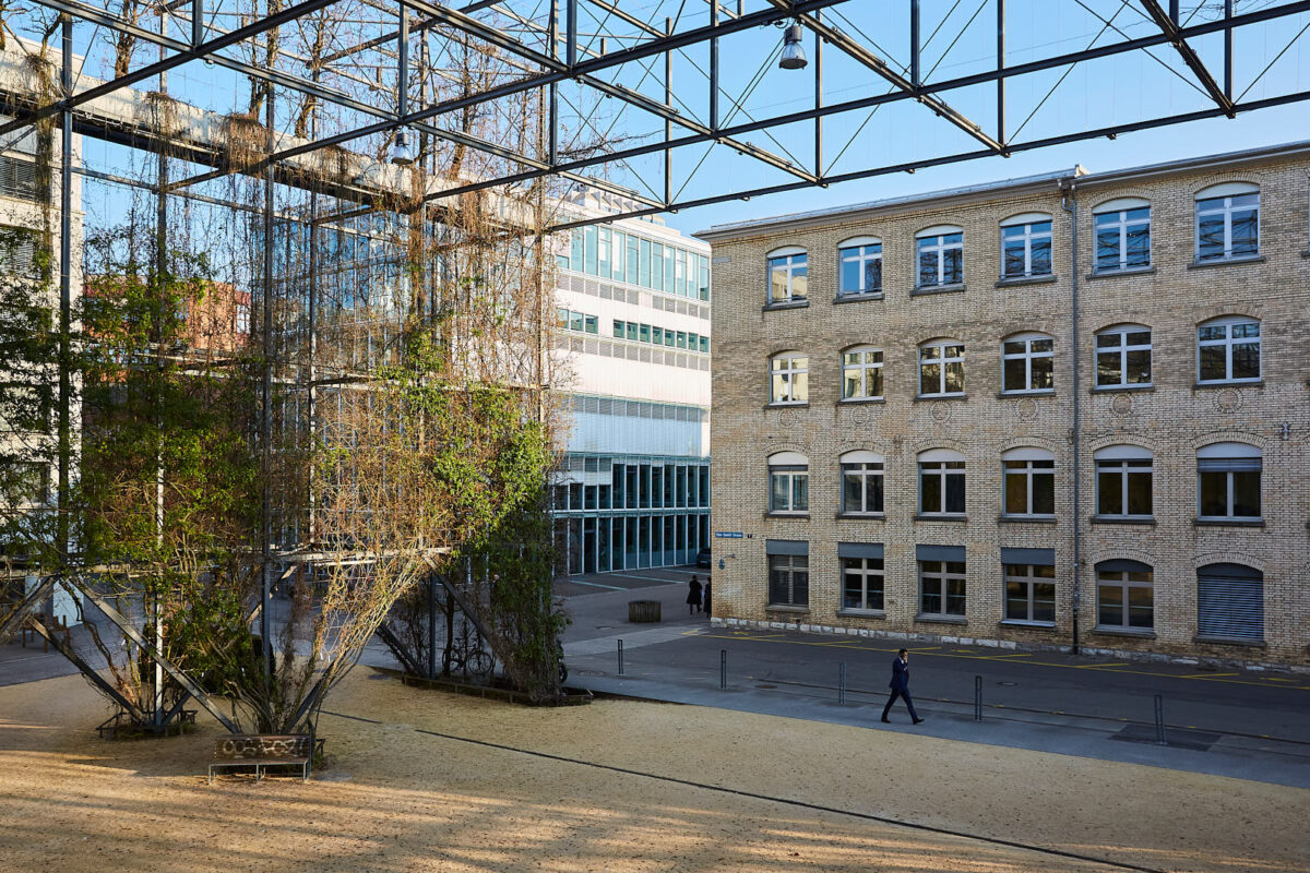  - The former MFO/ABB foundry complex houses today various companies and event spaces. In the middle is a suspended park whose structure matches the exact size of the foundry’s production hall. MFO/ABB Park, Zürich, January 2020. - Copyright © BM PHOTOS Stephanie Borcard & Nicolas Metraux - Zurich - Canton de Zurich - Suisse - 